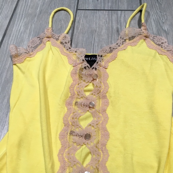 ***SOLD***Wet Seal Yellow Top w/ Beige Lace Trim - Picture 3 of 6
